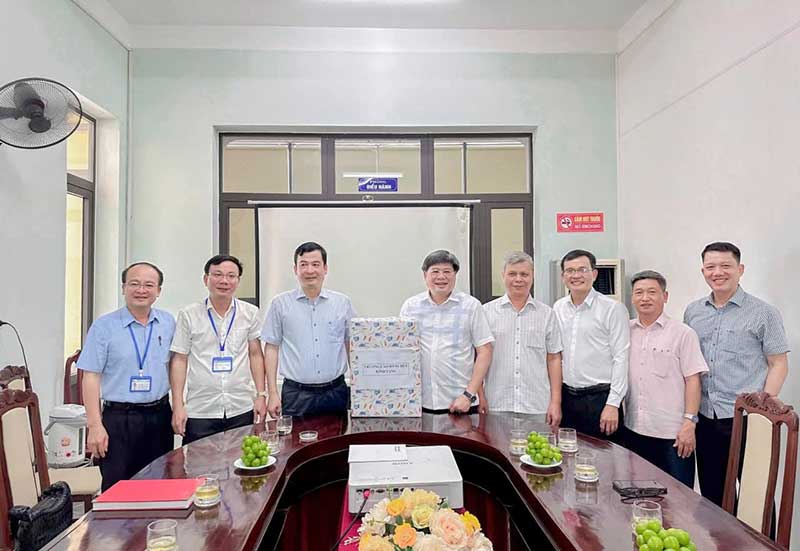 TRƯỜNG CAO ĐẲNG KỸ THUẬT CÔNG - NÔNG NGHIỆP QUẢNG TRỊ ĐÓN TIẾP ĐOÀN TRƯỜNG CAO ĐẲNG HUẾ ĐẾN THĂM VÀ LÀM VIỆC
