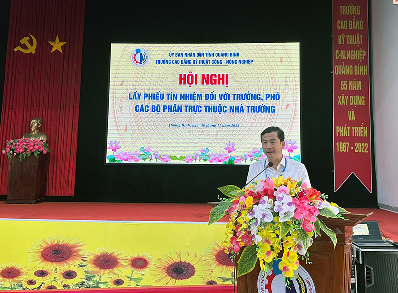 Hội nghị lấy phiếu tín nhiệm đối với Trưởng, Phó các bộ phận trực thuộc Nhà trường