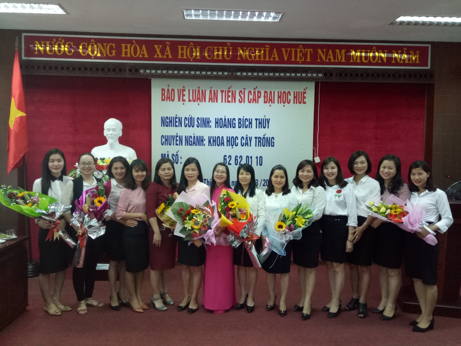 Chúc mừng tân Tiến sĩ Hoàng Bích Thủy
