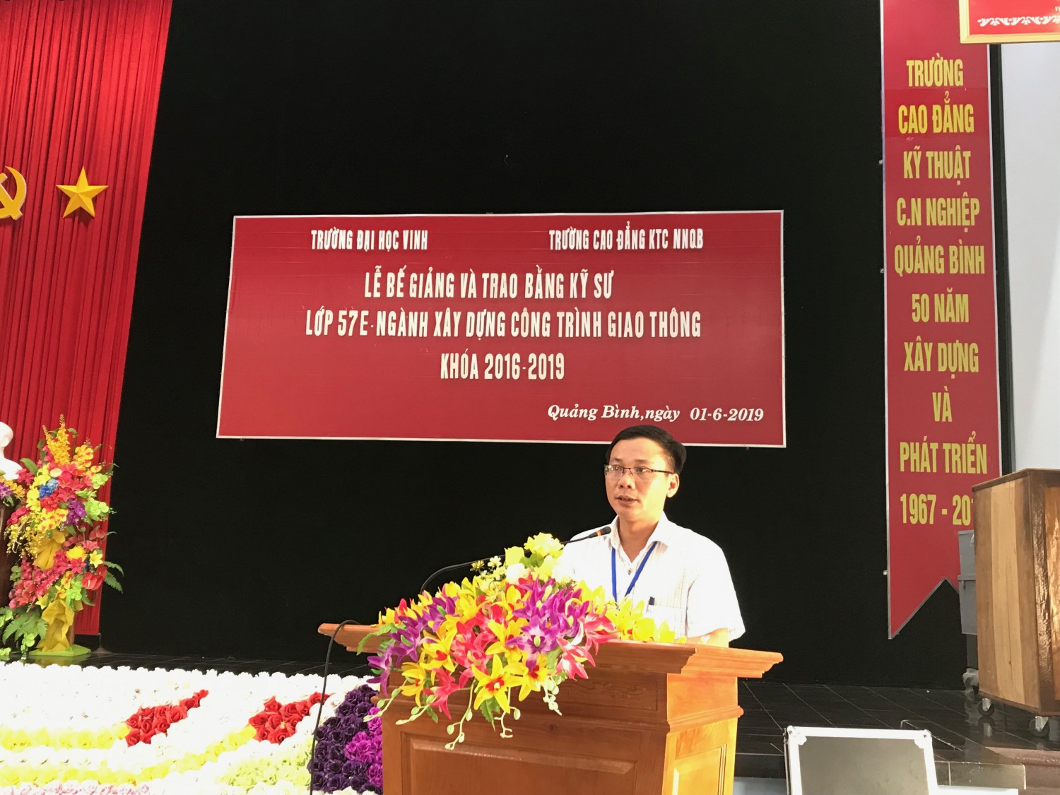Lễ Bế giảng và trao bằng kỹ sư ngành Xây dựng Công trình Giao thông