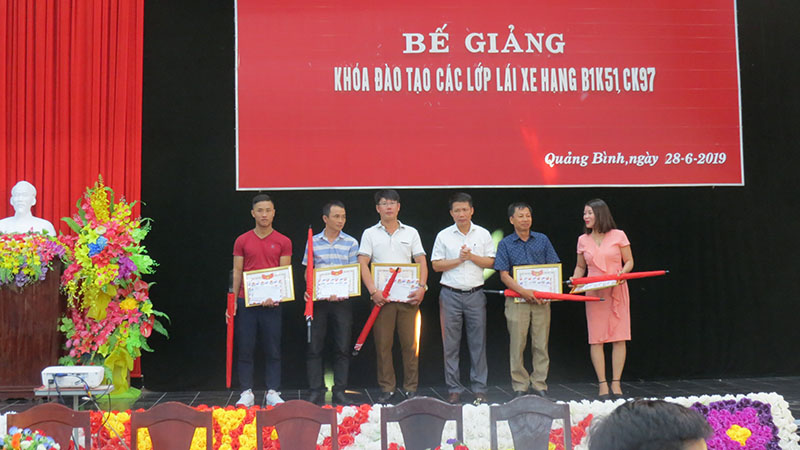 Lễ bế giảng khóa đào tạo các lớp lái xe hạng B1 K51 &amp; hạng C K57