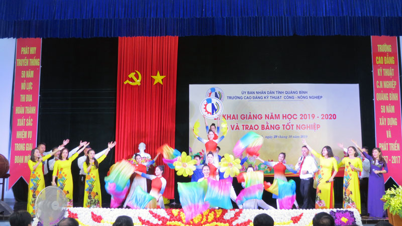 Lễ Khai giảng năm học 2019 - 2020 và trao bằng tốt nghiệp
