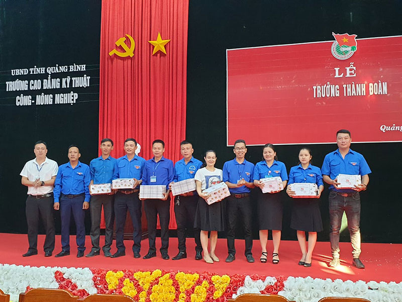 Lễ trưởng thành cho đoàn viên Chi đoàn 2