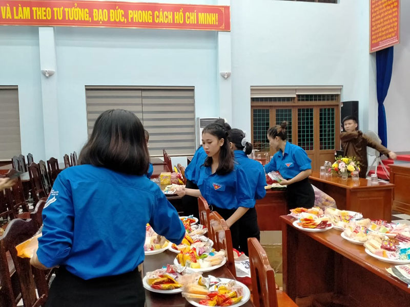 Vui Tết Trung Thu cho con em cán bộ, giáo viên, công nhân viên nhà trường