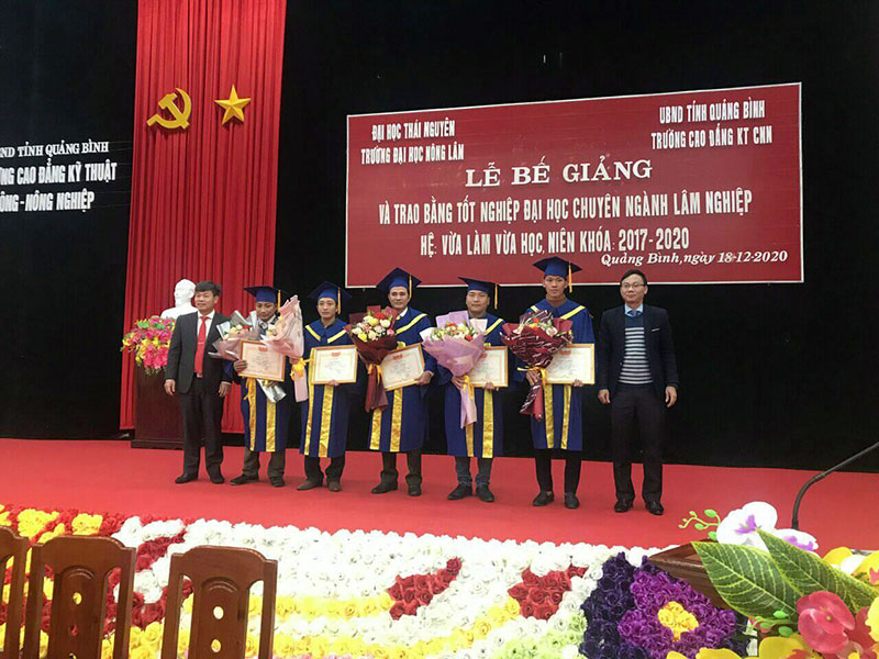 Lễ Bế giảng và trao bằng tốt nghiệp Đại học