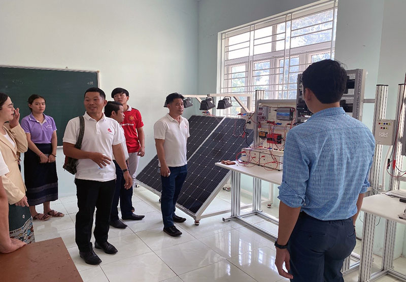 Giao lưu văn hóa, văn nghệ, chế biến ẩm thực giữa sinh viên Trường Cao đẳng Kỹ thuật - Dạy nghề tỉnh Khăm Muộn và Trường Cao đẳng Kỹ thuật Công - Nông nghiệp Quảng Bình.
