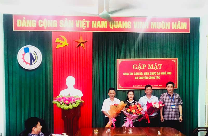 Lễ gặp mặt, chia tay cán bộ, viên chức đã nghỉ hưu và chuyển công tác