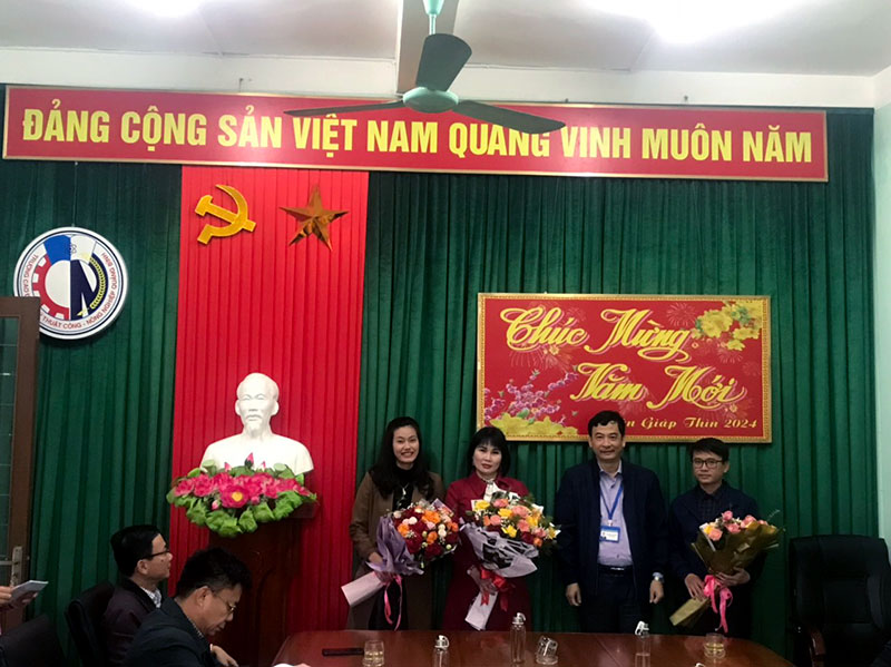 Gặp mặt, chia tay cán bộ, giáo viên đã chuyển công tác