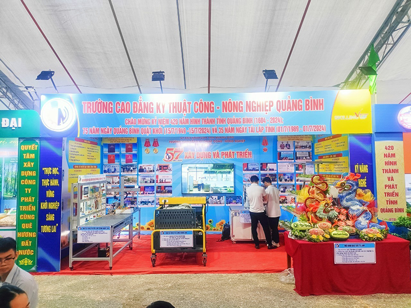 Trường Cao đẳng Kỹ thuật Công - Nông Nghiệp Quảng Bình tham gia triển lãm thành tựu kinh tế - xã hội tỉnh Quảng Bình