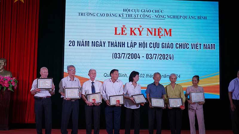 Hội Cựu giáo chức Trường Cao đẳng Kỹ thuật Công - Nông nghiệp Quảng Bình tổ chức Lễ kỷ niệm 20 năm ngày thành lập Hội Cựu giáo chức Việt Nam (03/7/2004 - 03/7/2024)