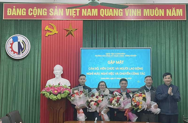 GẶP MẶT, CHIA TAY CÁN BỘ, VIÊN CHỨC VÀ NGƯỜI LAO ĐỘNG NGHỈ HƯU VÀ CHUYỂN CÔNG TÁC
