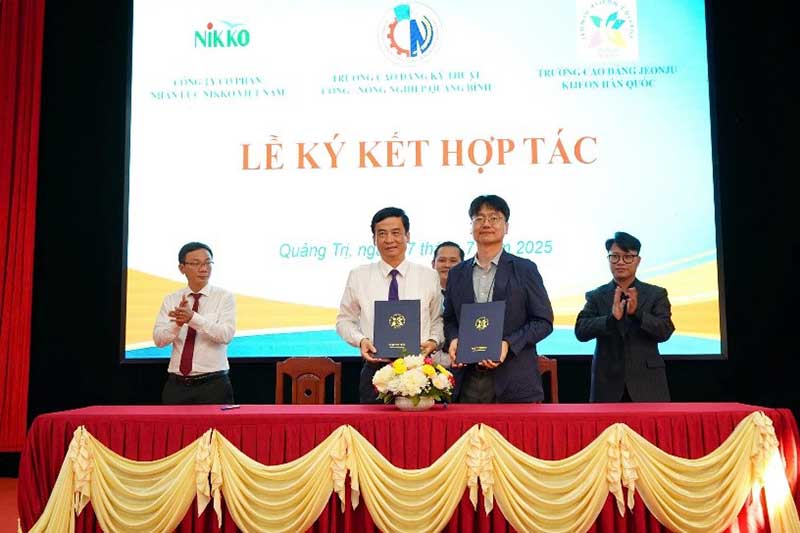 KÝ KẾT HỢP TÁC GIỮA TRƯỜNG CAO ĐẲNG KTCN-NN QUẢNG BÌNH, CÔNG TY NHÂN LỰC NIKKO VIỆT NAM VÀ TRƯỜNG CAO ĐẲNG JEONJU KIJEON