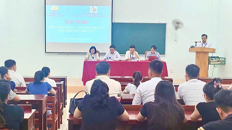 Hội nghị Đối thoại giữa Lãnh đạo Nhà trường và sinh viên CÁC LỚP ĐẠI HỌC LUẬT, ĐẠI HỌC HUẾ