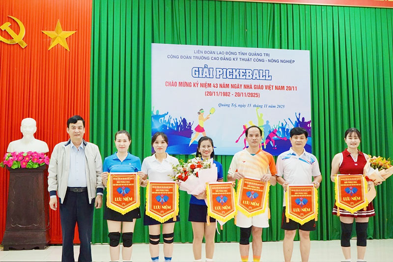 Khai mạc Giải Pickleball chào mừng kỷ niệm 43 năm ngày Nhà giáo Việt Nam 20/11